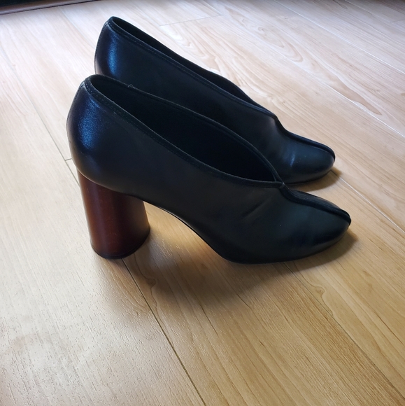 CÉLINE BLACK LEATHER VAMP PUMPS - Picture 3 of 9